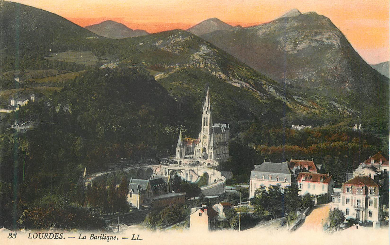 CPA Lourdes La Basilique