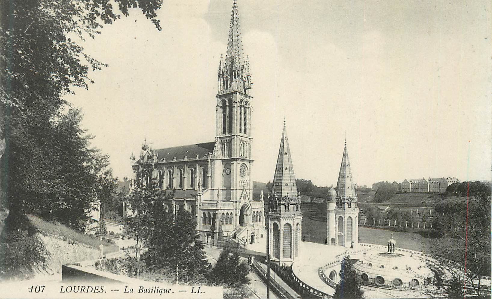 CPA Lourdes La Basilique