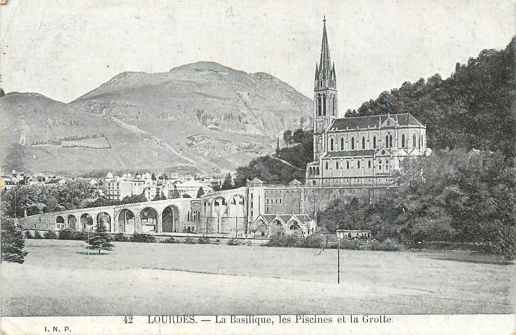 CPA Lourdes La Basilique Les Piscines et la Grotte