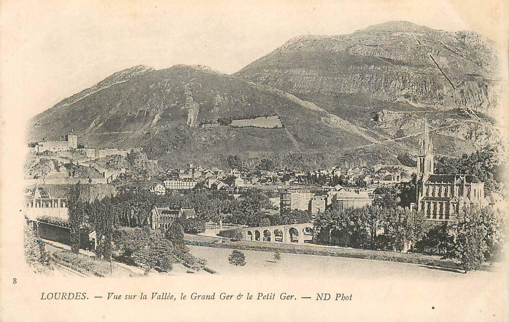 CPA Lourdes Vue sur la Vallee Le Grand Ger Le petit Ger