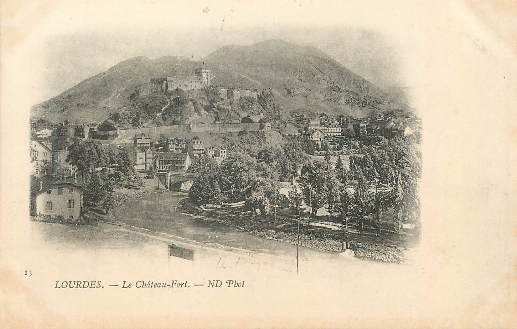 CPA Lourdes Le Chateau Fort (carte 1900)