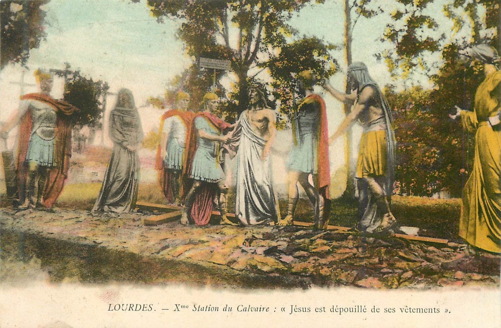 CPA Lourdes Xeme Station du Calvaire Jesus est Depouille de ses Vetements