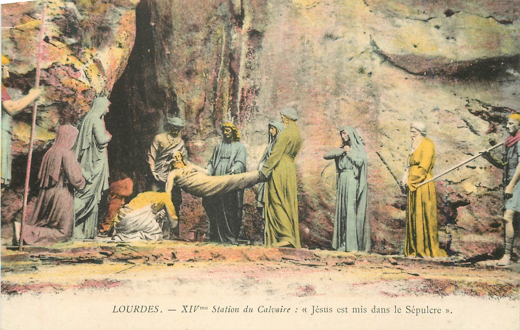 CPA Lourdes XIVeme Station du Calvaire Jesus est mis dans le Sepulce