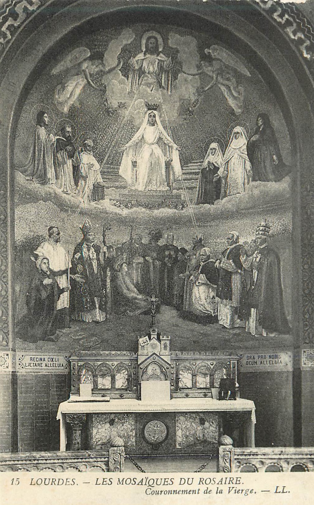 CPA Lourdes Les Mosaiques du Rosaire Couronnement de la Vierge