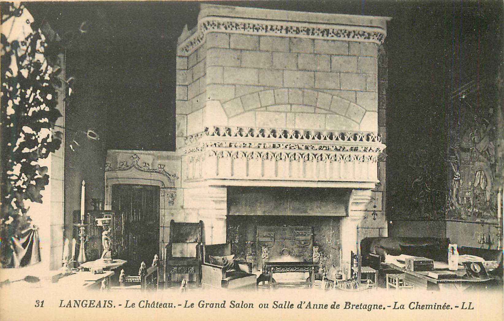 CPA Langeais Le Chateau Le Grand Salon ou Salle d'Anne de Bretagne la Cheminee