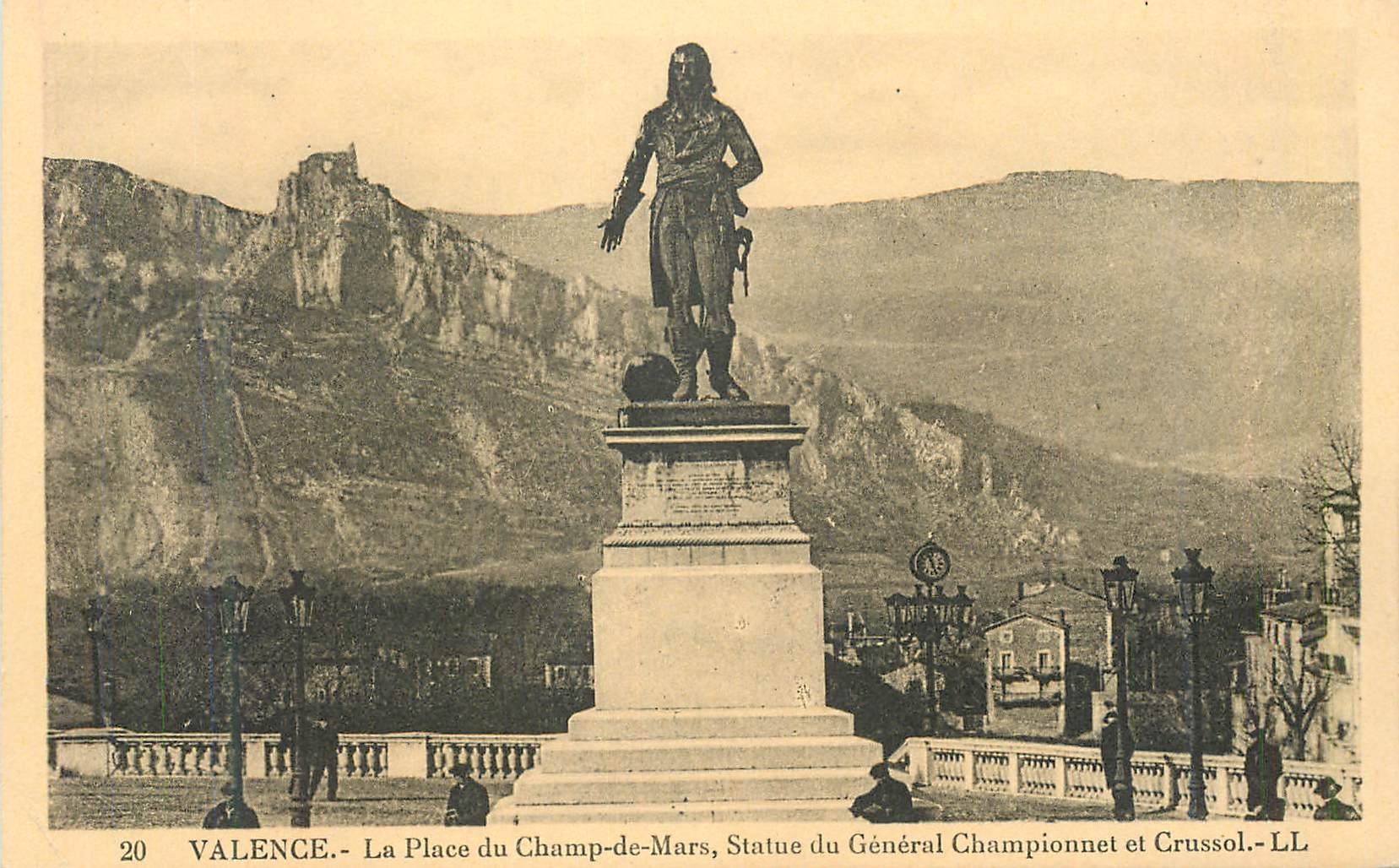 Valence - La Place du Champ-de-Mars, Statue du Général Championnet et Crussol