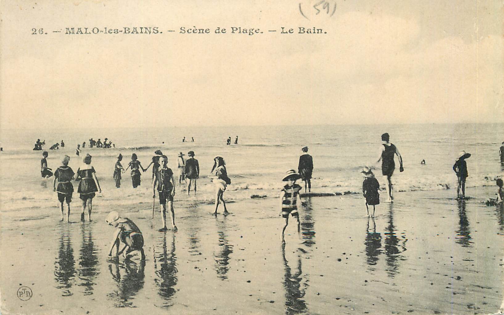 Malo-les-Bains — Scène de Plage — Le Bain. — Édition P.T.N. n°26