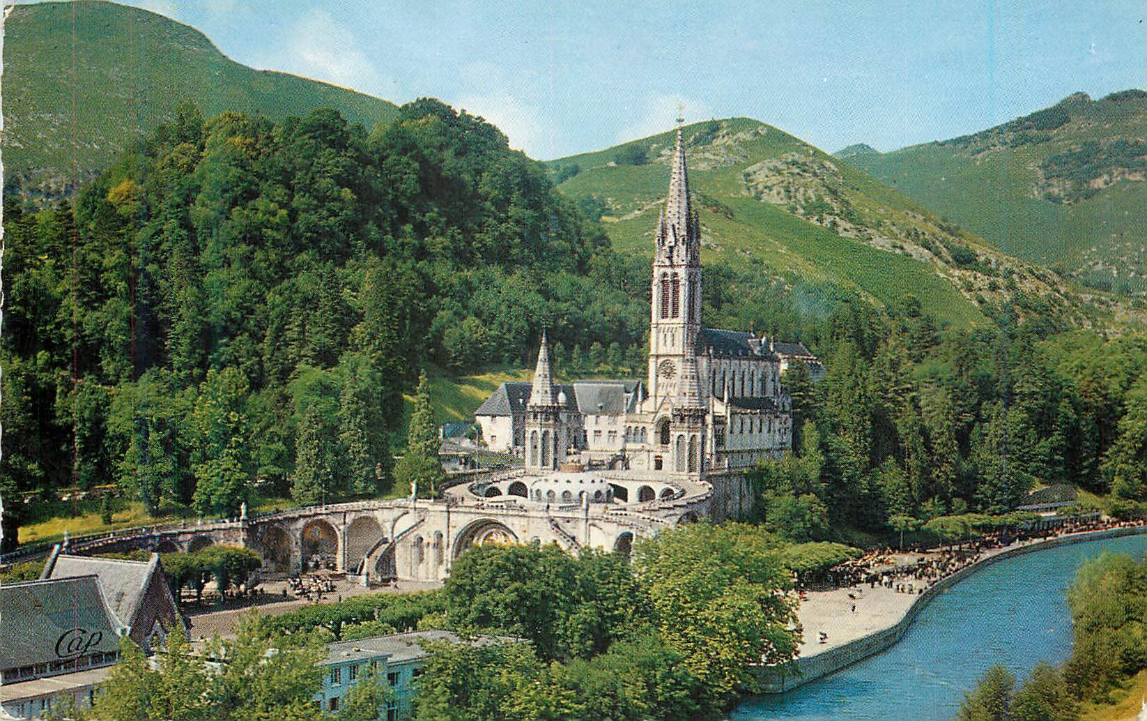 CPM Lourdes La Basilique Les Piscines