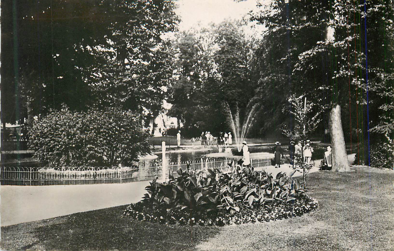 Jardins des Bords de l'Allier — Vichy — Éditions du Globe