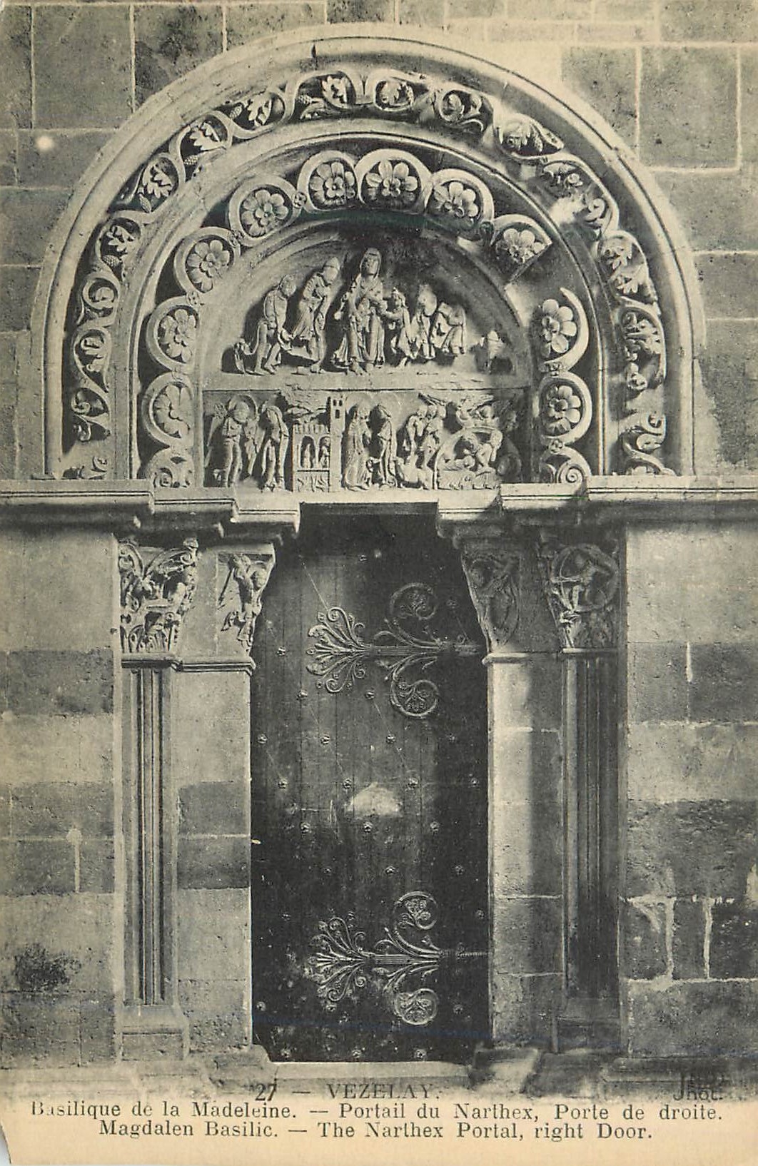 CPA Vezelay Basilique de la Madeleine Portail du Narthex Porte de Droite 