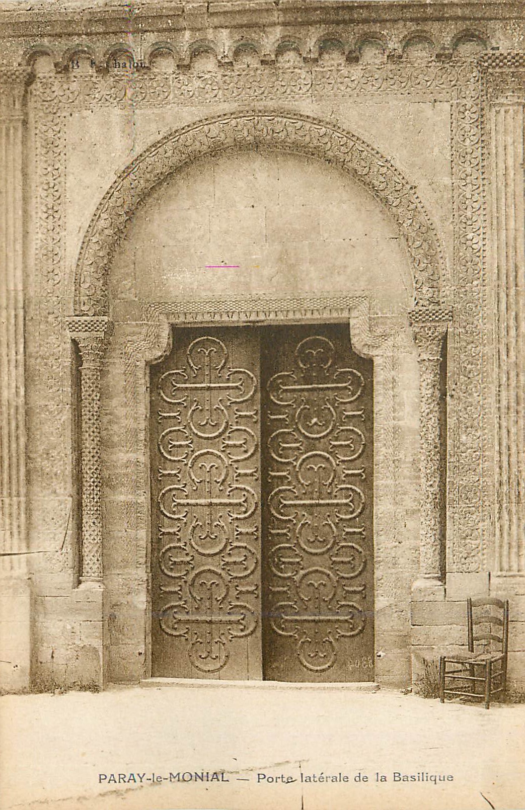 CPA Paray le Monial Porte Laterale de la Basilique