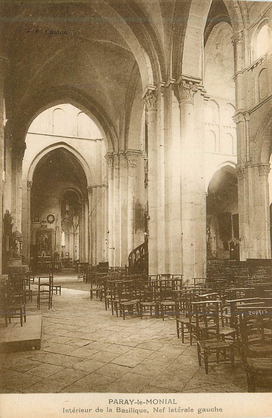 CPA Paray le Monial Interieur de la Basilique Nef Laterale Gauche