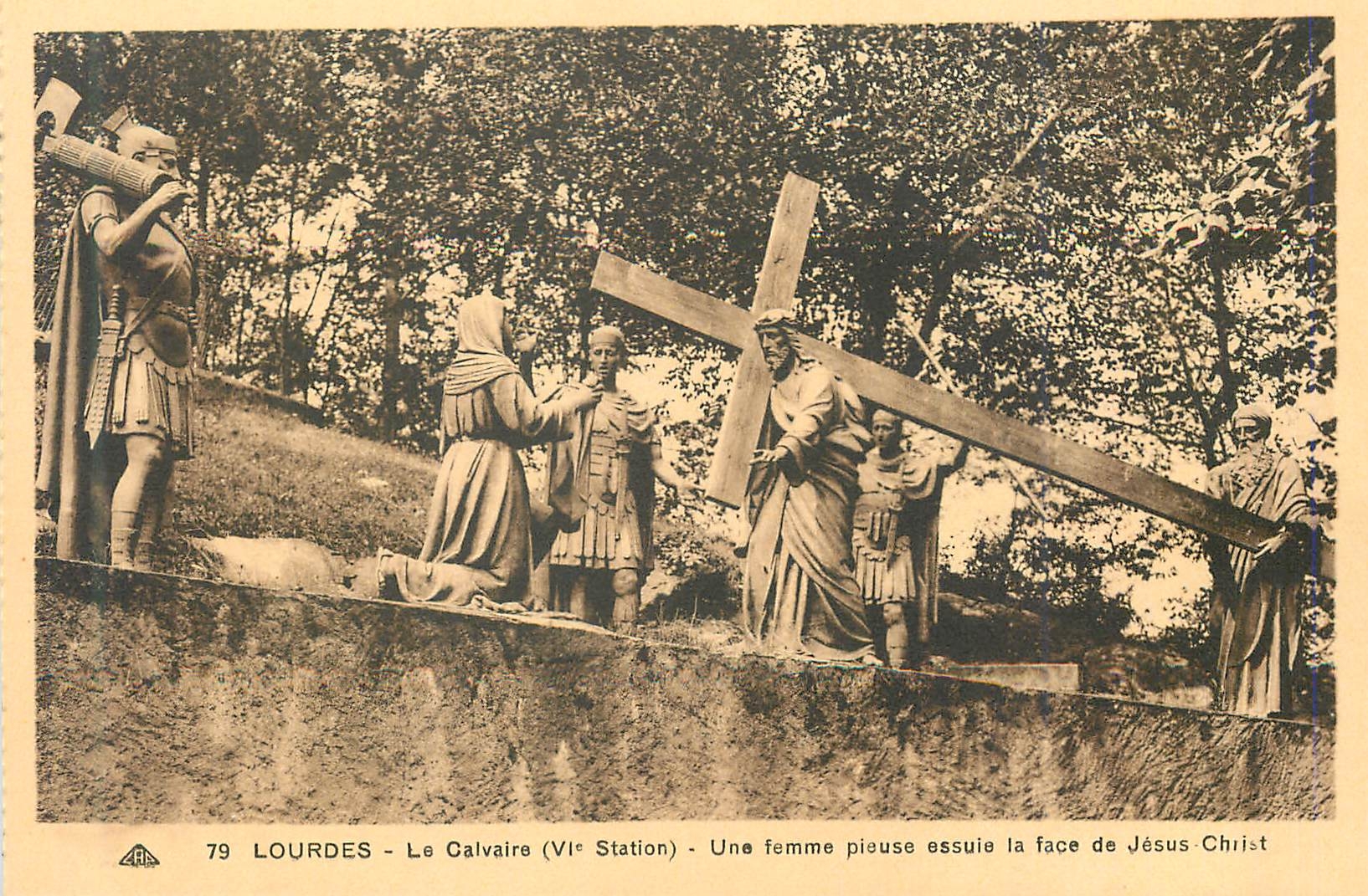 CPA Lourdes le Calvaire (VIe station) Une Femme Pieuse Essuie la Face de Jesus Christ