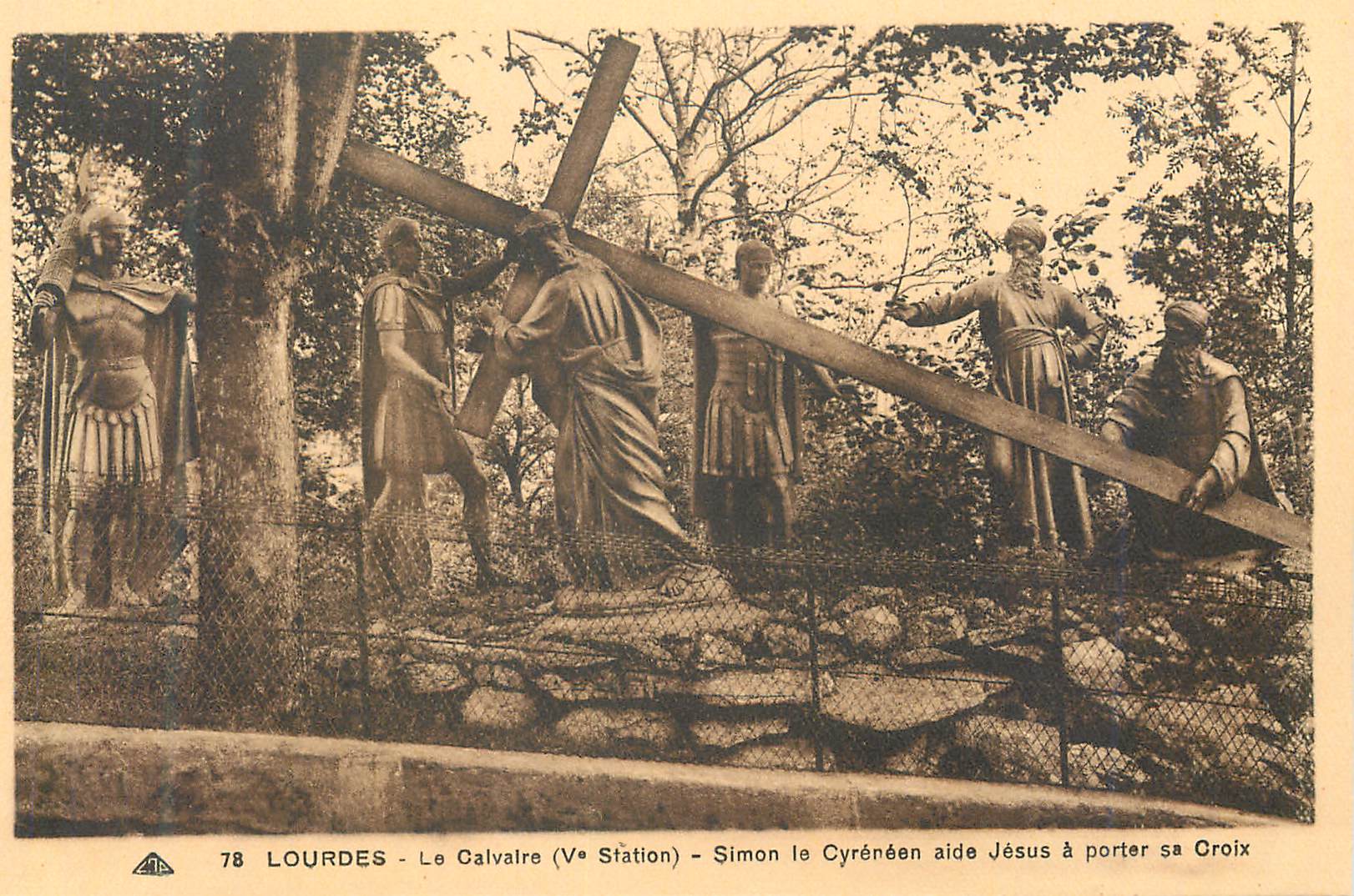 CPA Lourdes le Calvaire (Ve station) Simon le Cyreneen Aide Jesus a Porter sa Croix