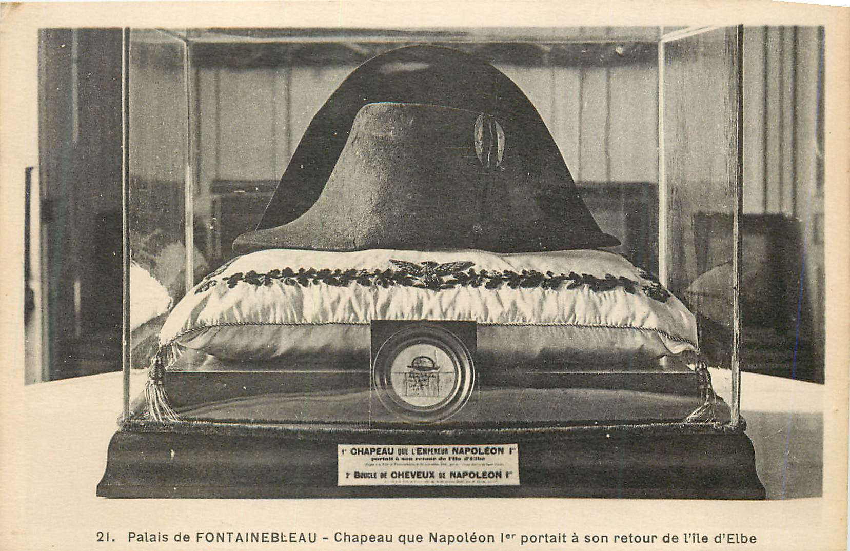 Palast von FONTAINEBLEAU — Hut und Haarlocke von Napoleon I. — Serie 21