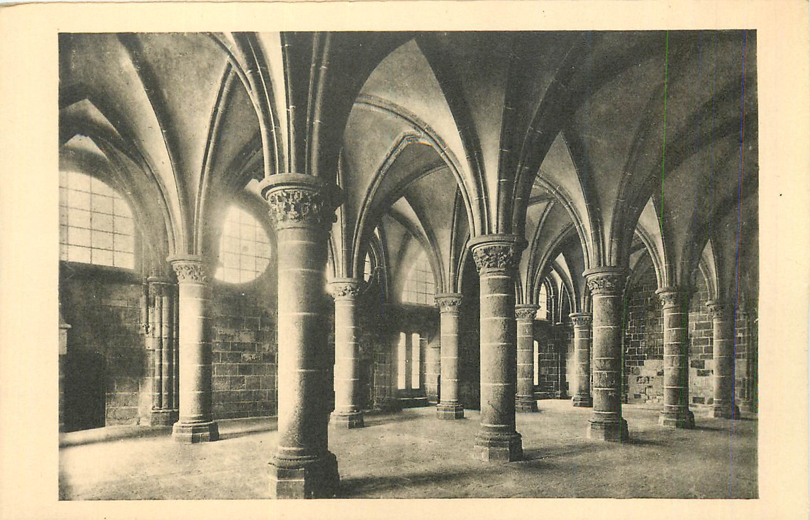 CPA Abbaye du Mont Saint Michel la Salle des Chevaliers