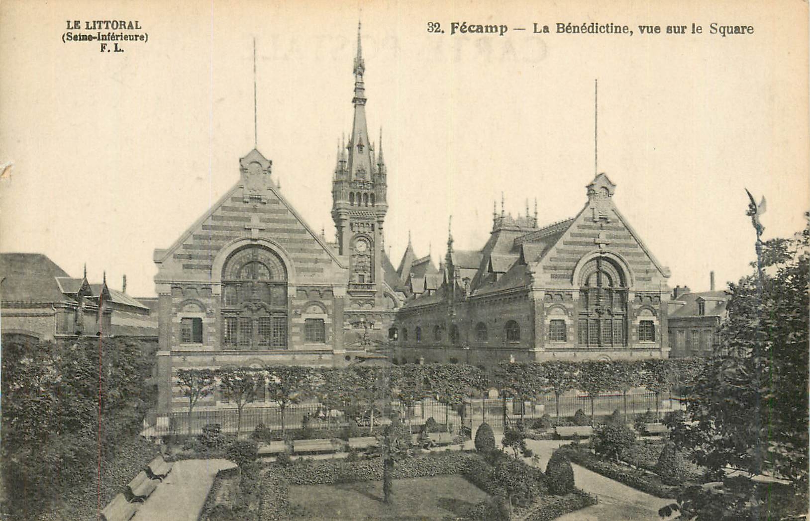 CPA Fecamp la Benedictine vue sur le Square le Littoral (Seine Inferieure) 