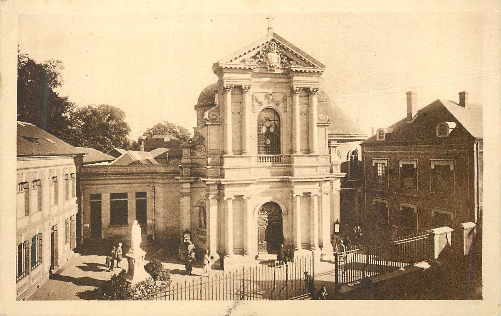 CPA la Chapelle des Carmelites de Lisieux la Facade