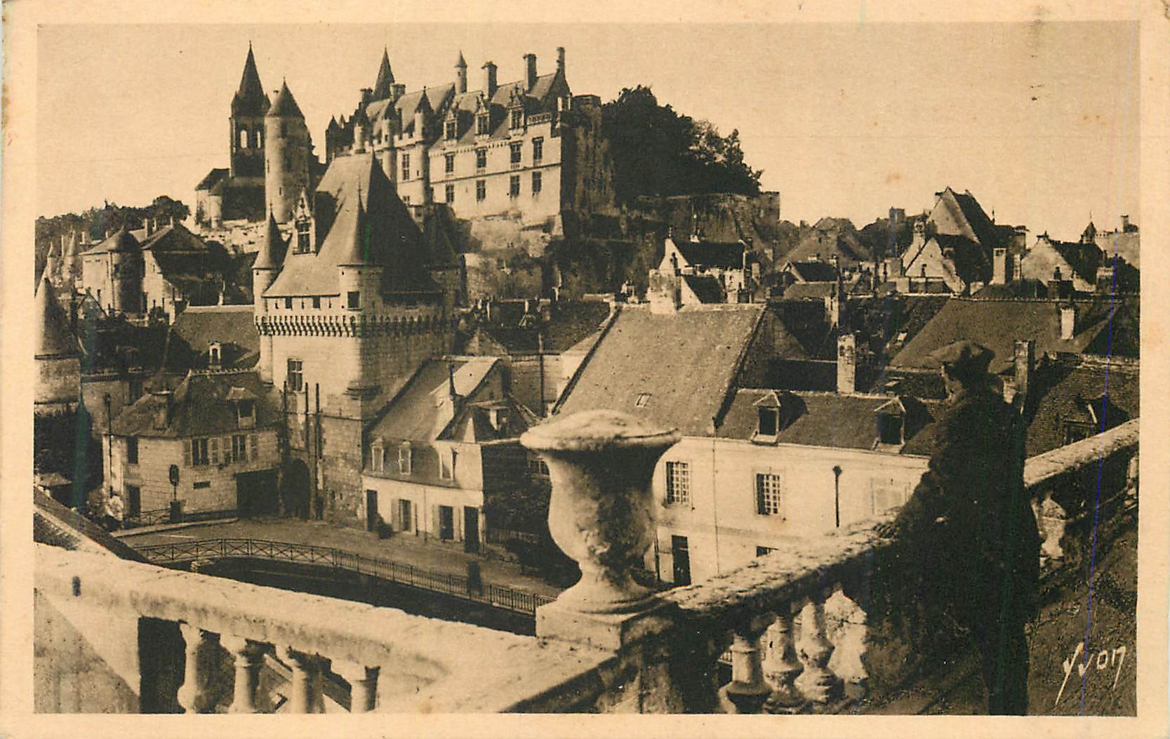CPA Loches (Indre et Loire) le Chateau Royal et la Porte des Cordeliers