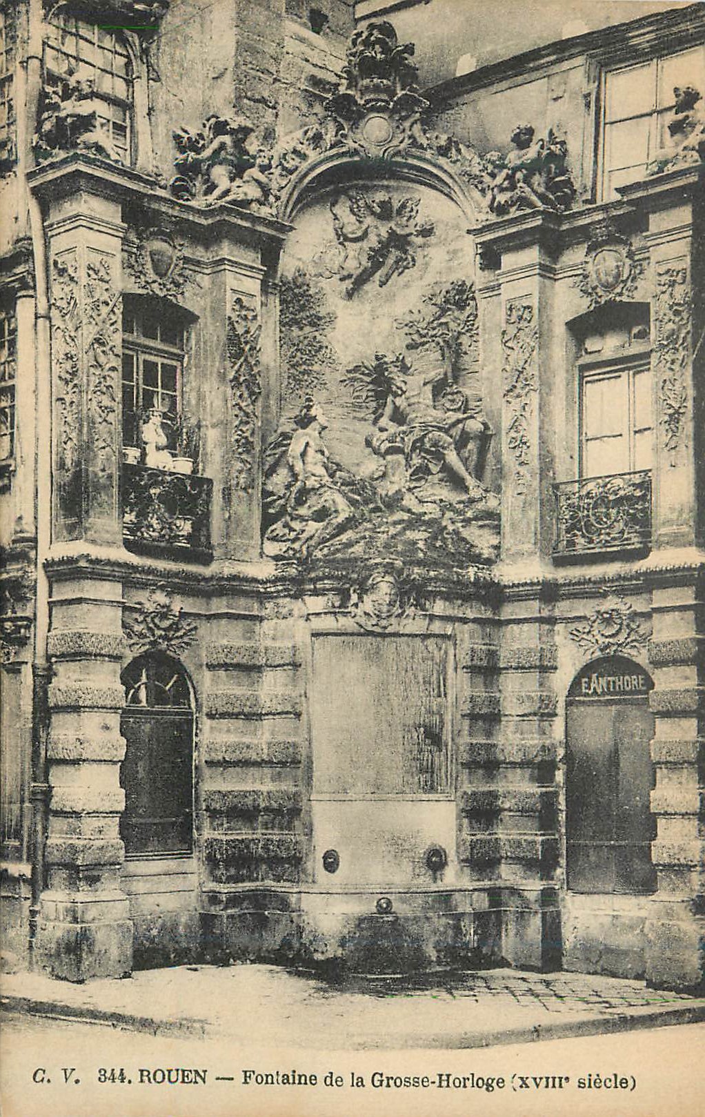 CPA Rouen Fontaine de la Grosse Horloge (XVIIIe siecle)