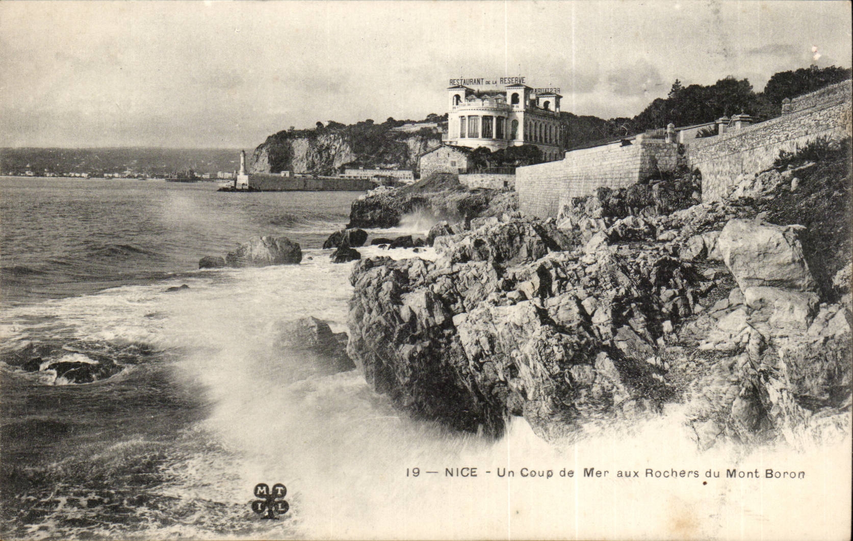 Nice - Un coup de Mer aux Rochers du Mont Blanc - CPA 