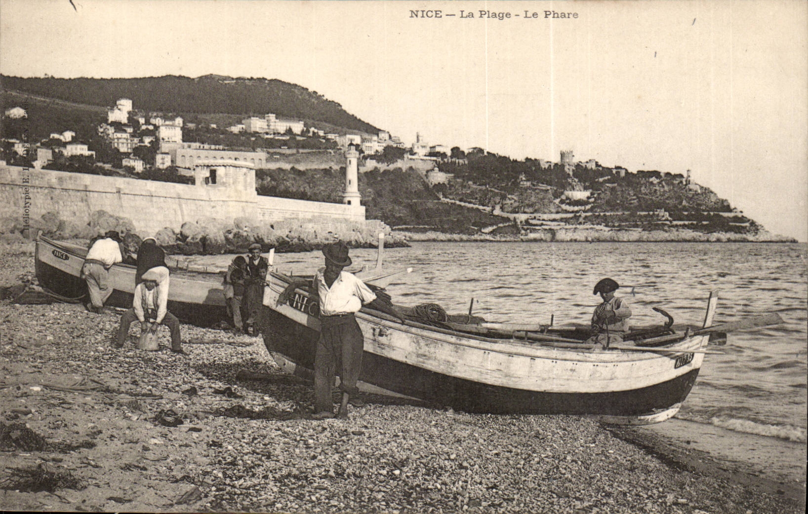 Environs de Nice - La Plage - La Phare - bateau - CPA 