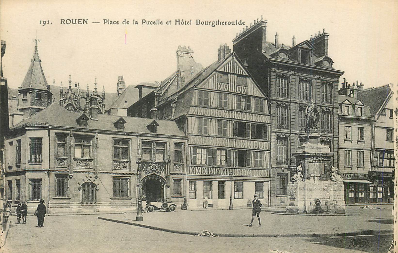 CPA 191 rouen place de la pucelle et hotel bourgtheroulde