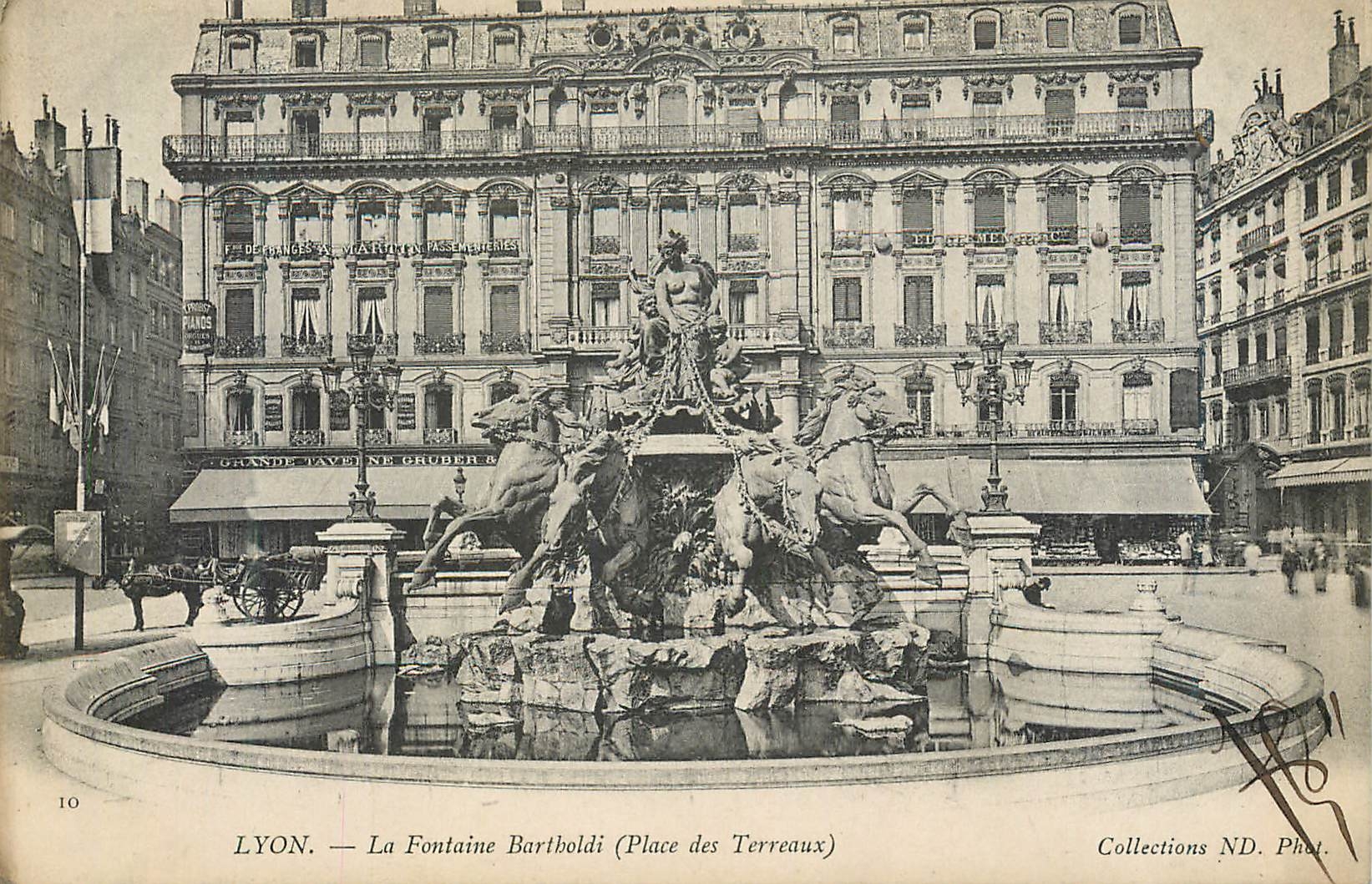 CPA Lyon la fontaine bartboldi (place des terreaux)