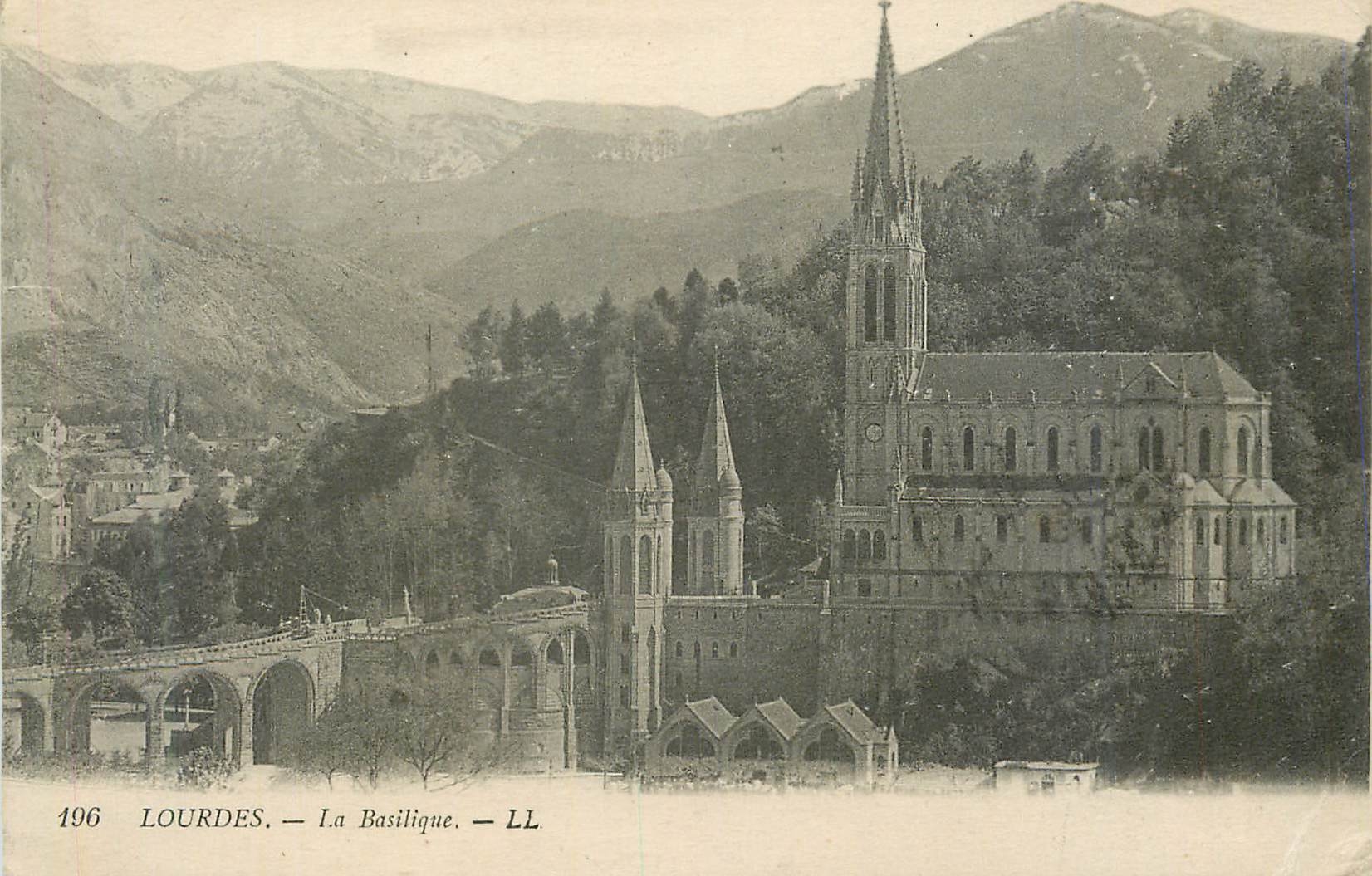 CPA 196 lourdes la basilique ll