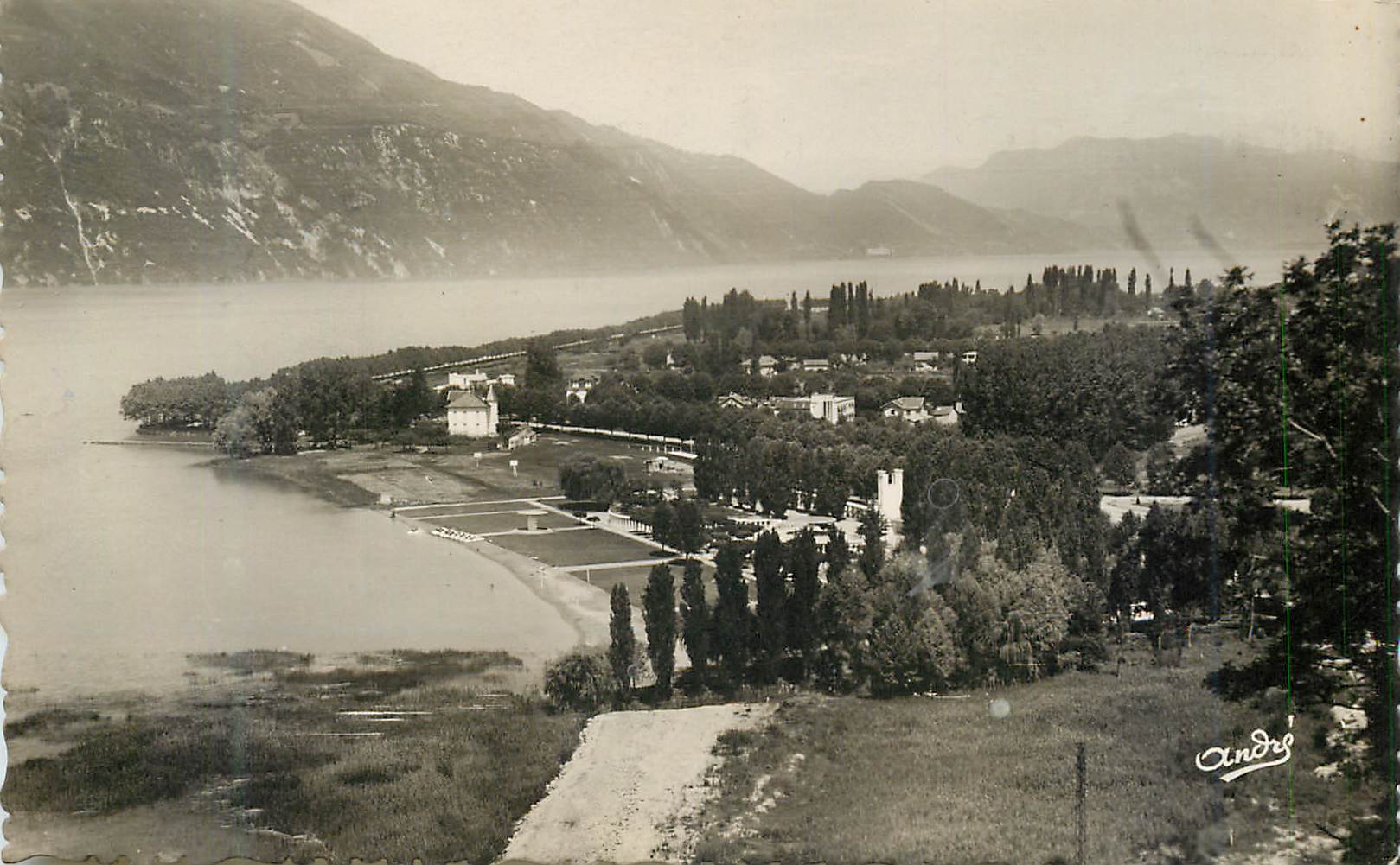 CPM Les belles alpes francaises aix les bains 10 vue panoramique sur la plage et le lac du bourget