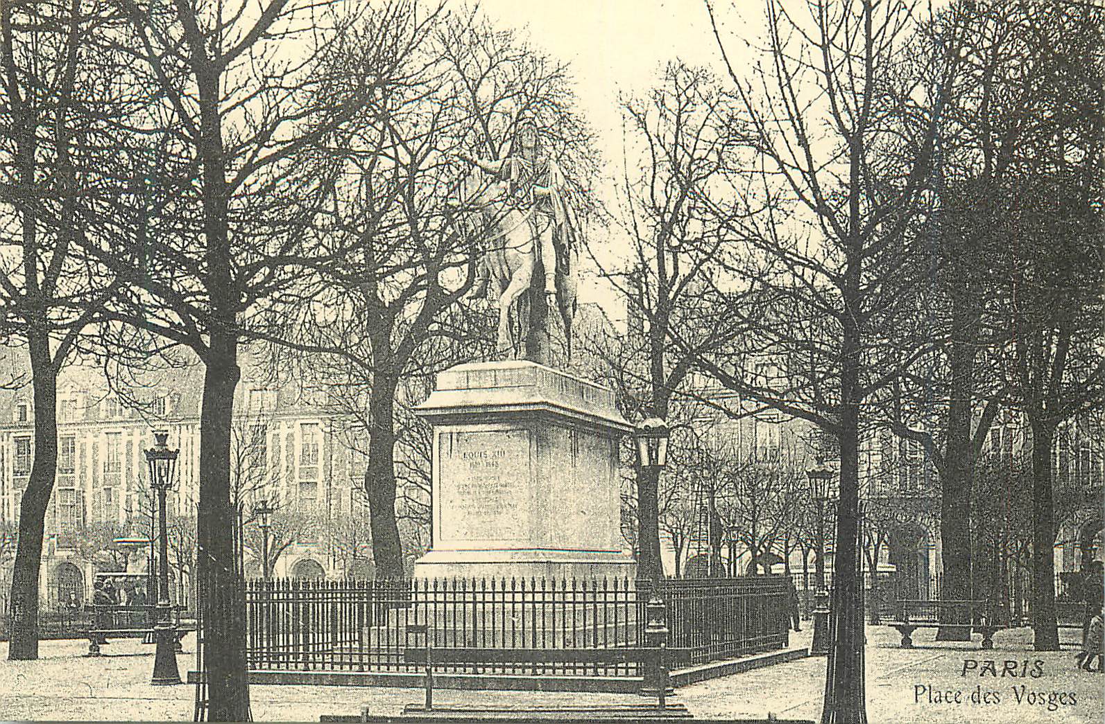 Place des Vosges — Statue de Louis XIII — Édito-Service S.A.