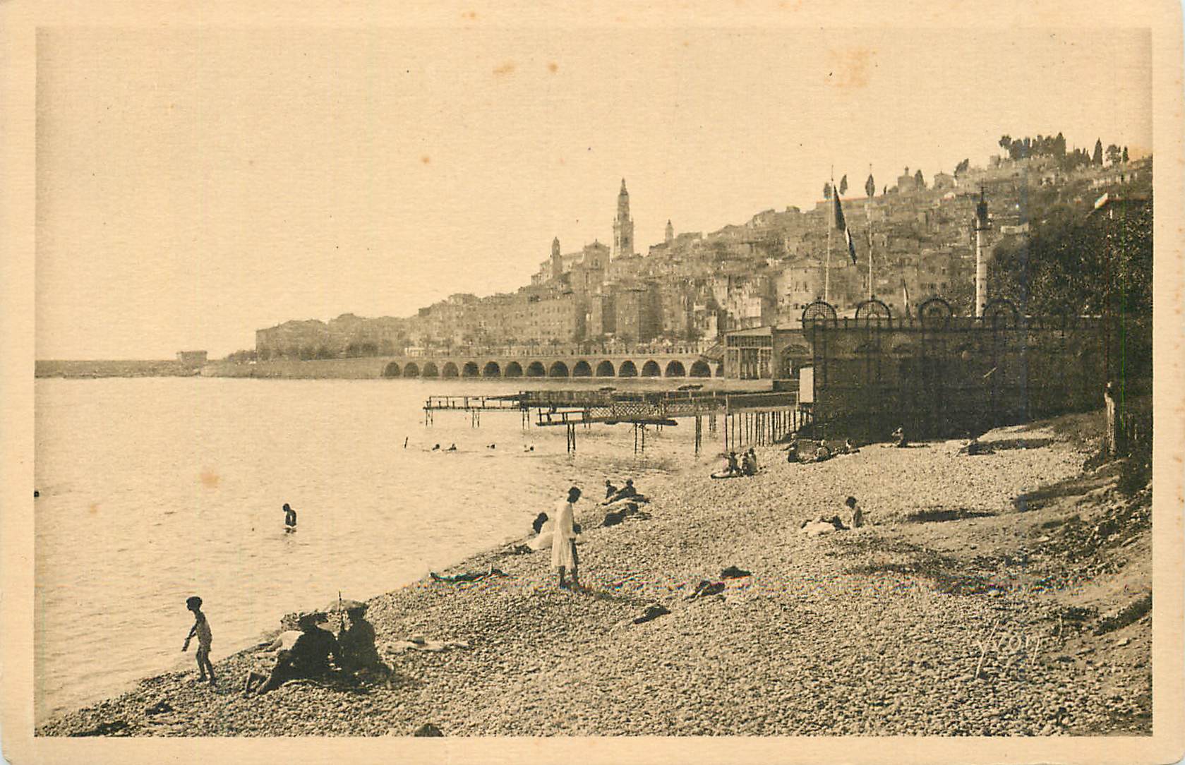 CPA La douche franche cote d azur 14 274 menton la ville vue de la promenade st louis