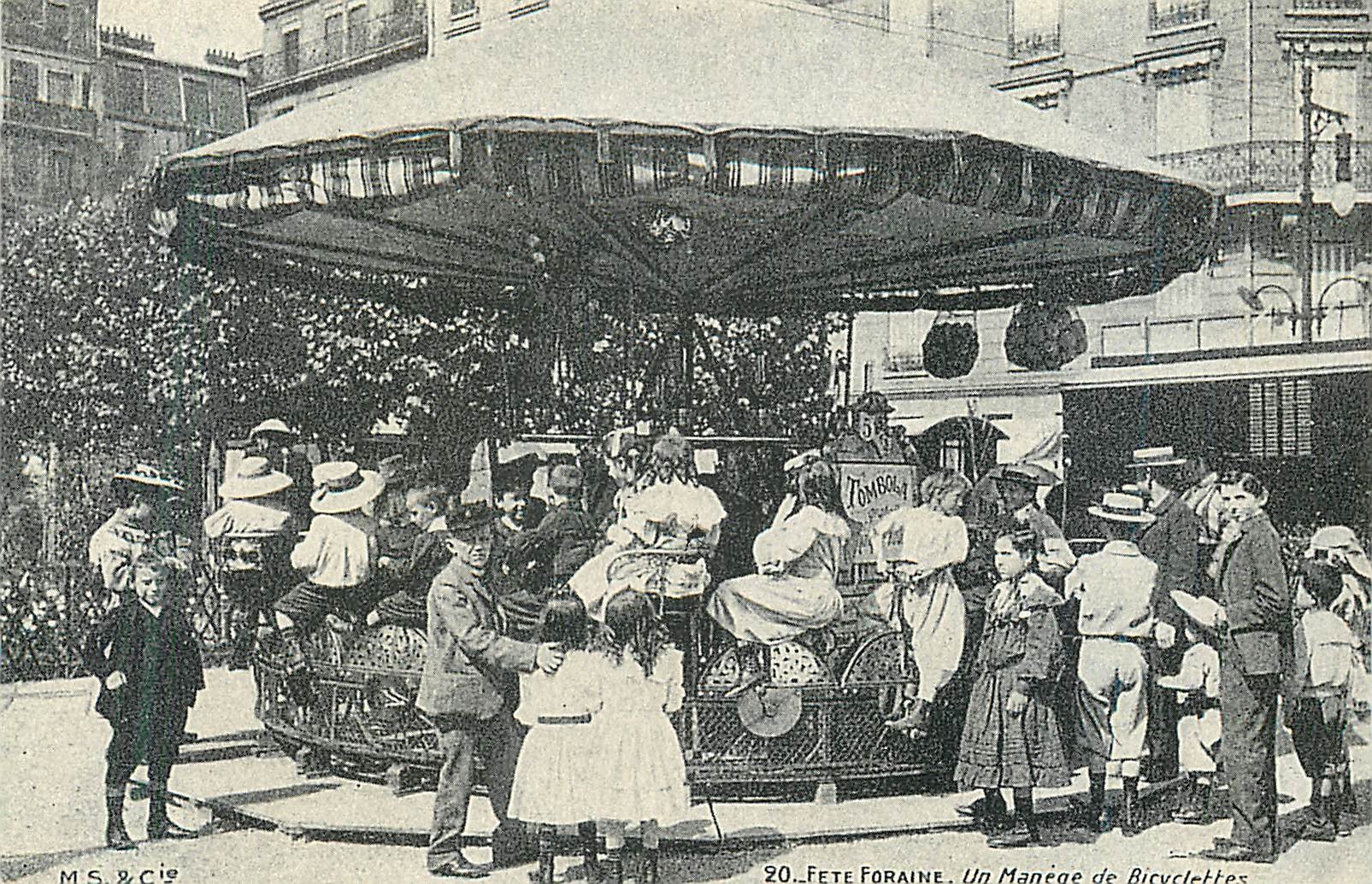 CPM 20 fete foraine un manege de bicyclettes Cycle Velo Enfants
