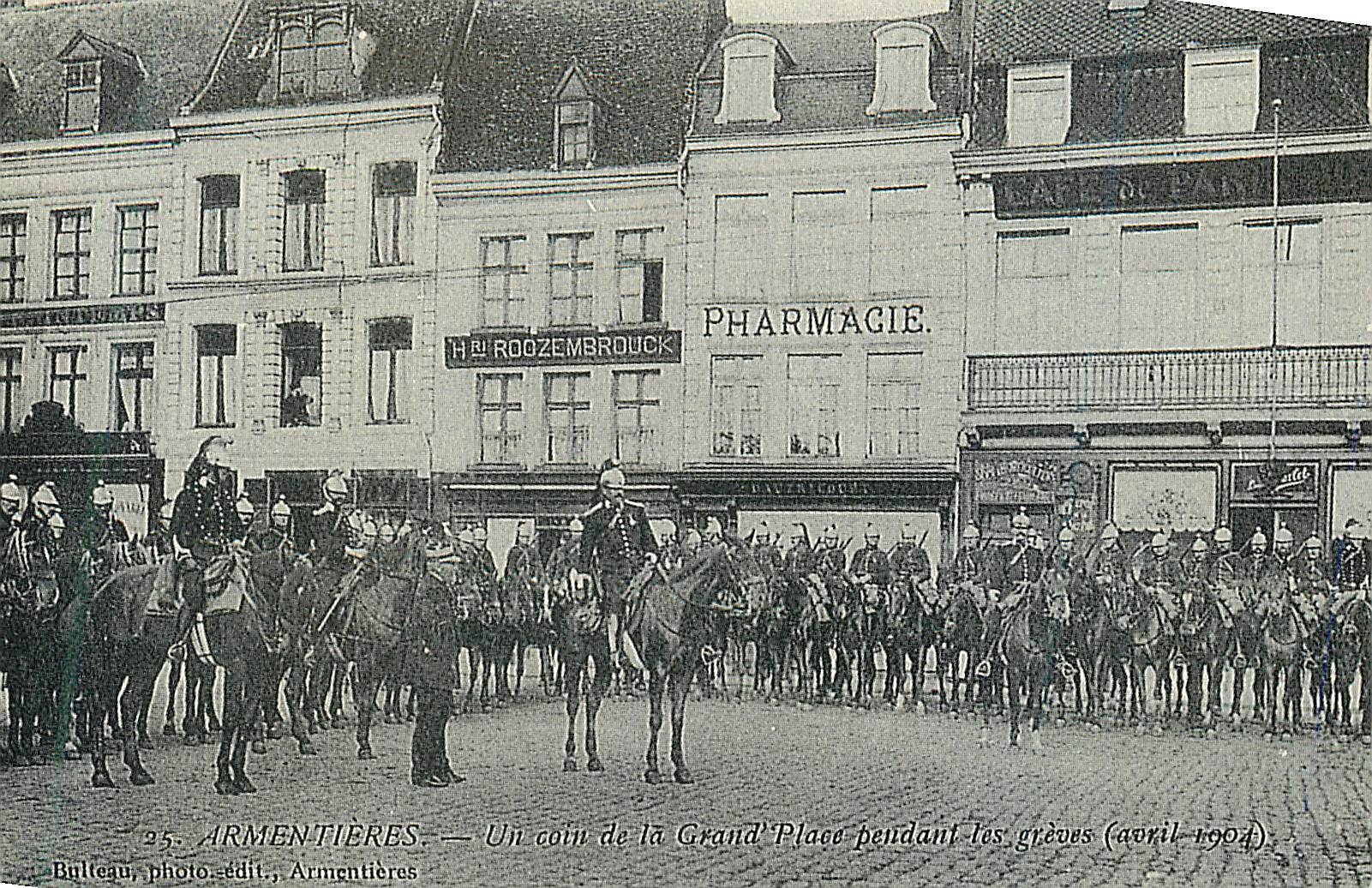 CPM 25 greves d armentieres un coin de la grand place pendant les greves(avril 1904)