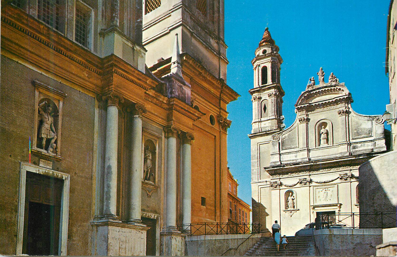 CPM 06 menton 205 le parvis de l eglise st michel et la chapelle des penitents blancs