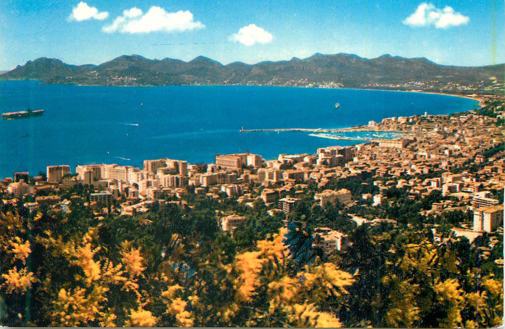 CPM La cote d azur cannes (a m) 2204 vue generale sur la ville le golfe de la napoule et l esterel