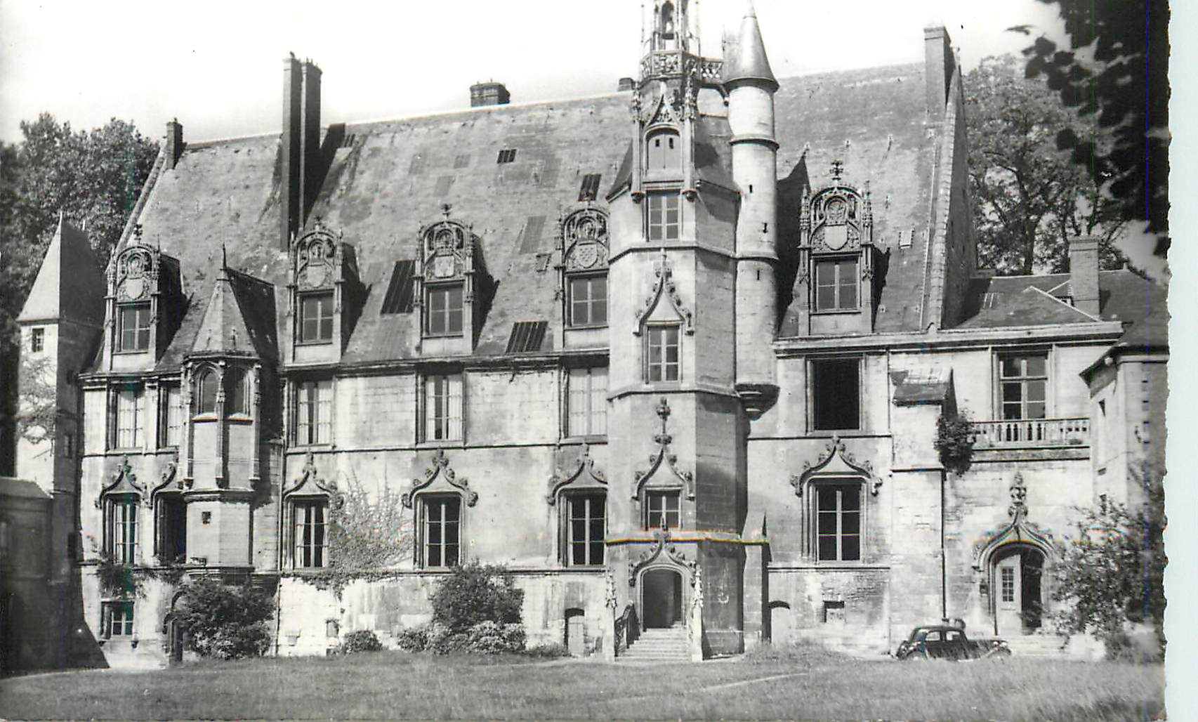 CPM 420 beauvais cour interieure du palais de justice