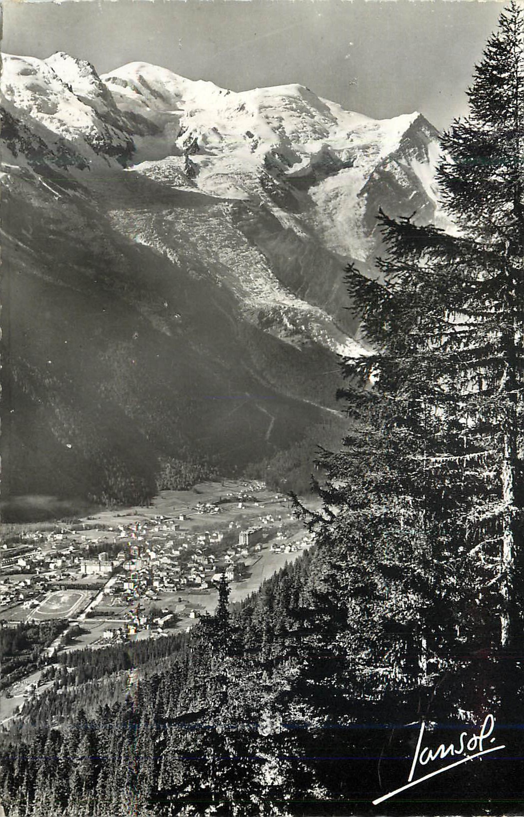 CPM Chamonix mon blanc alt 1050 m (haute savoie) 621 g vue generale et le mont blanc