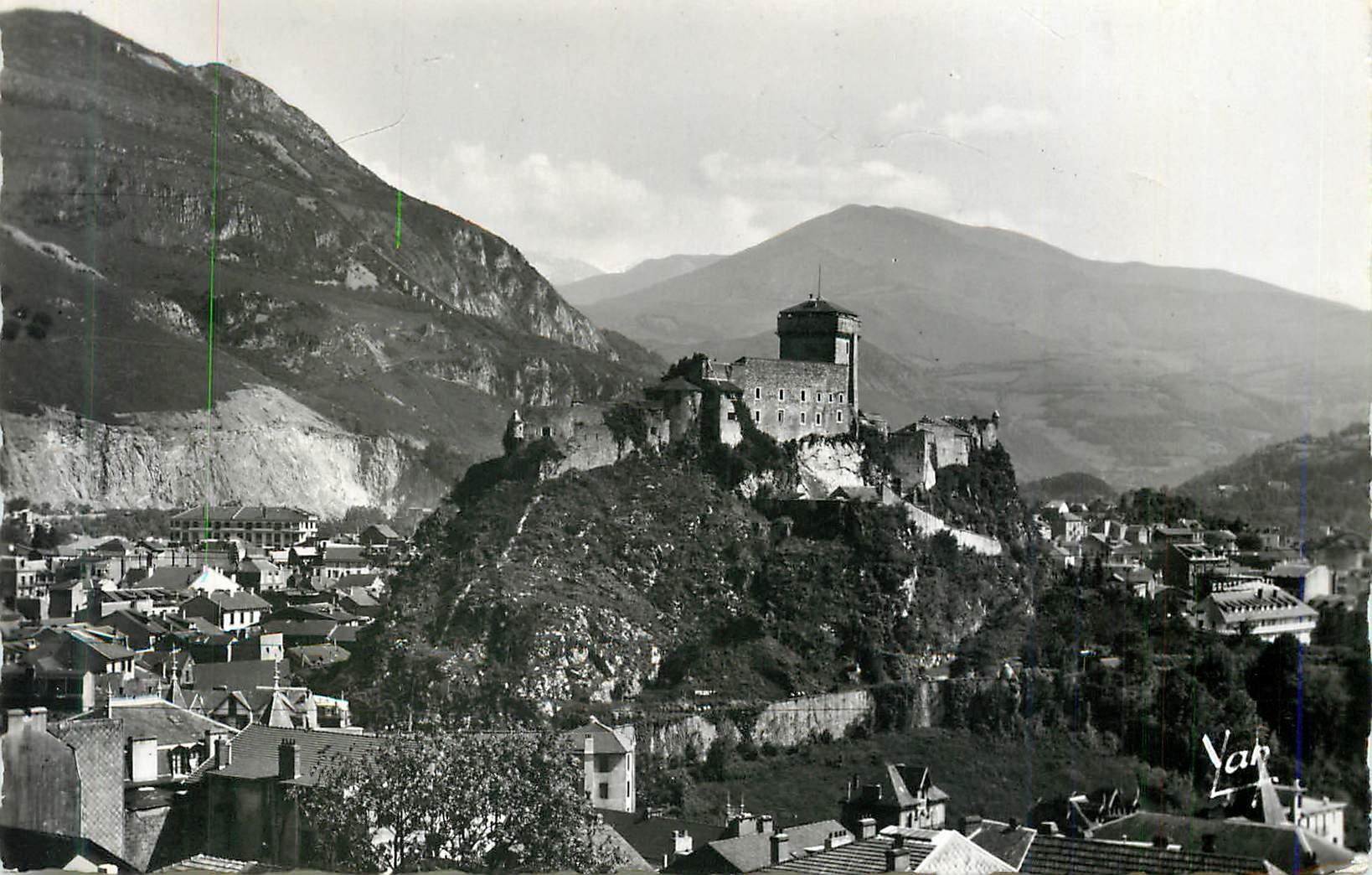 CPM 67 lourdes (h p) le chateau fort (musee pyreneen)