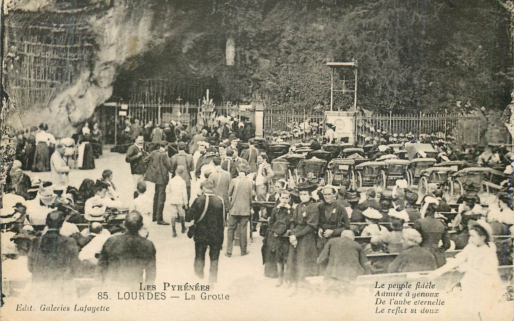 CPA Les pyrenees 85 lourdes la grotte