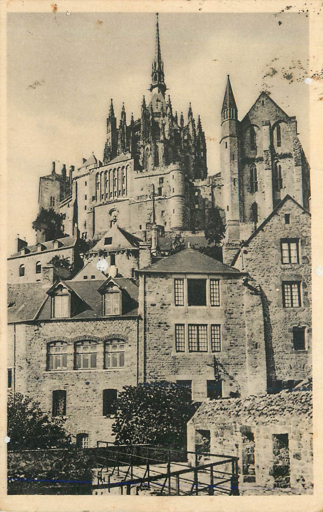CPA 3544 abbaye du mont st michel vue des remparts