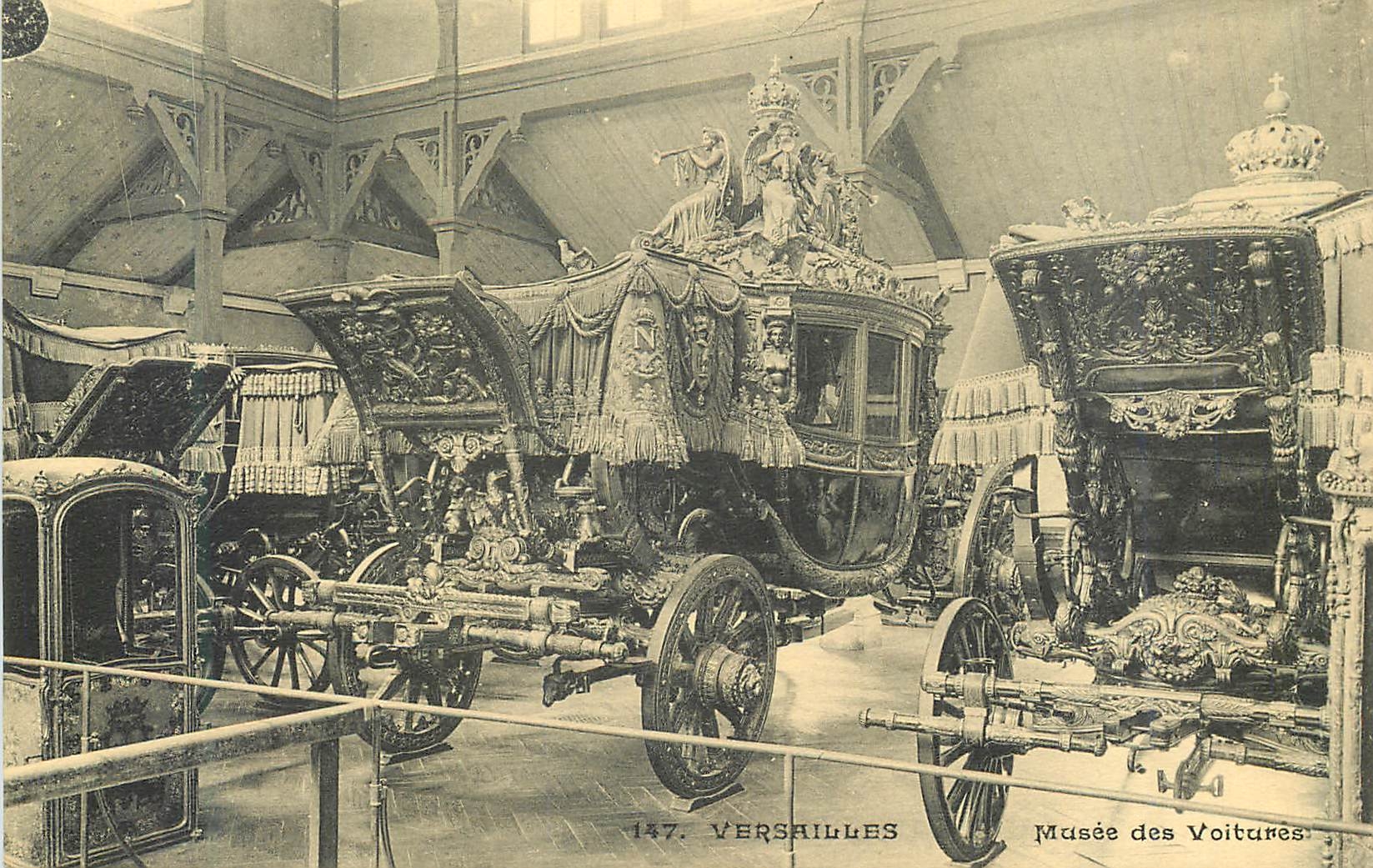 CPA 147 versailles musee des voitures 