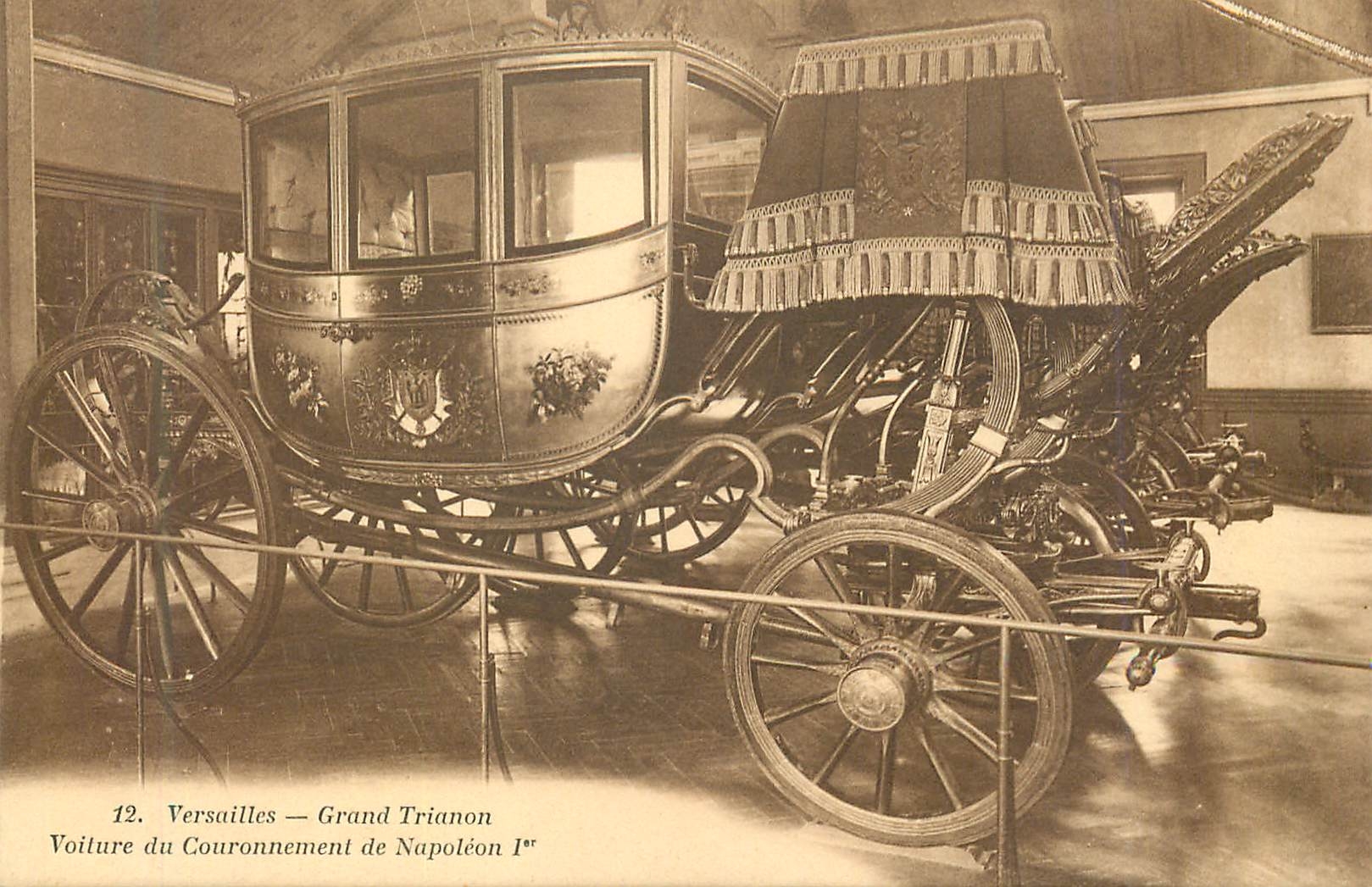 CPA 12 versailles grand trianon voiture du couronnement de napoleon 1er