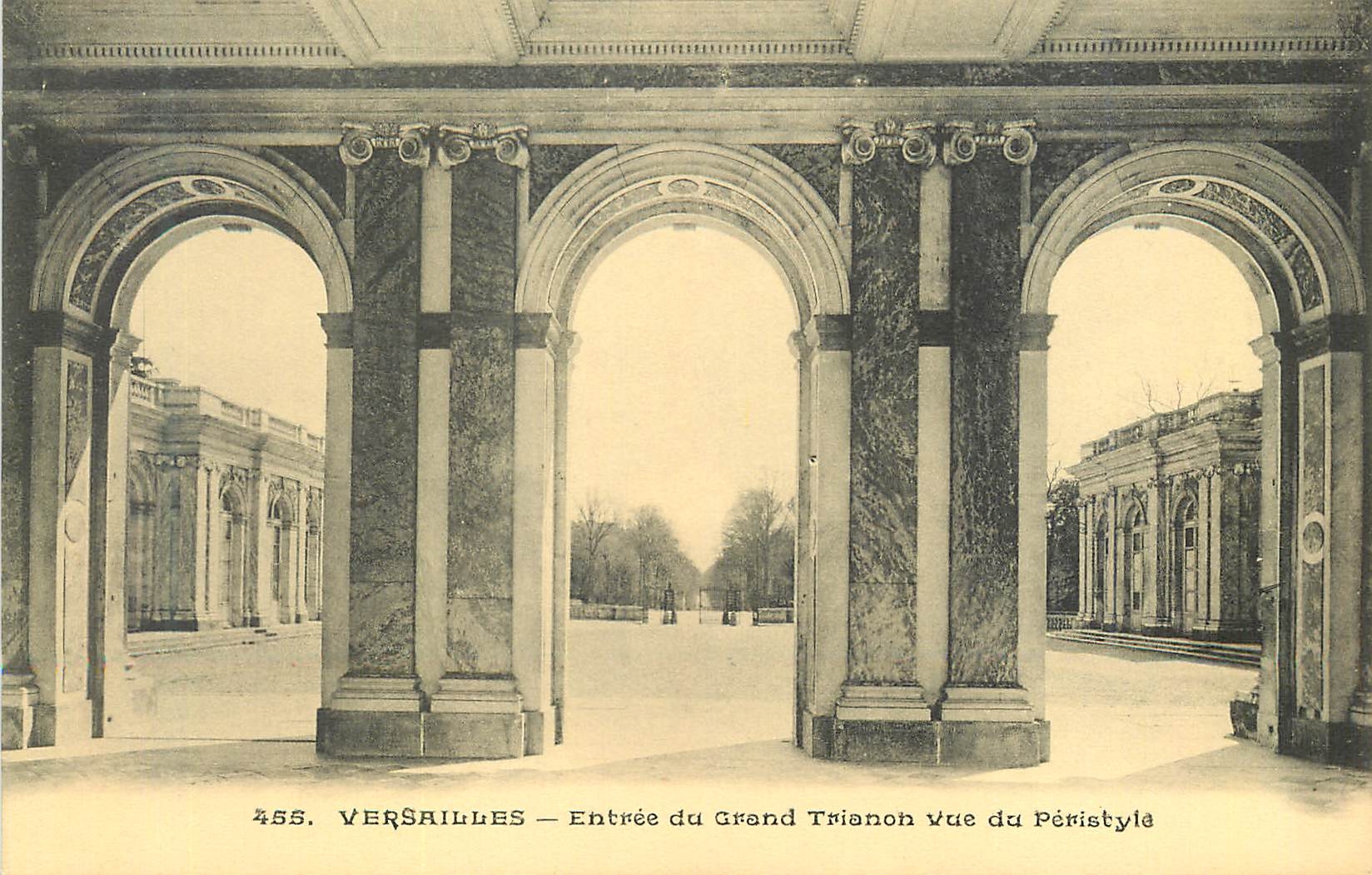 CPA 455 versailles entree du grand trianon vue du peristyle