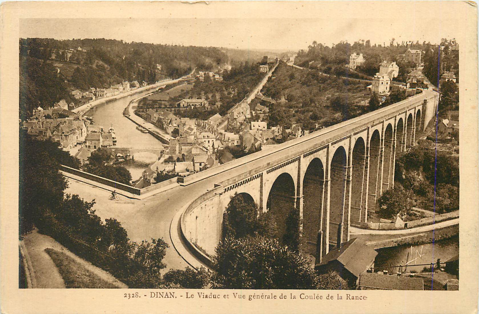 CPA 2328 dinan le viaduc et vue generale de la coulee de la rane