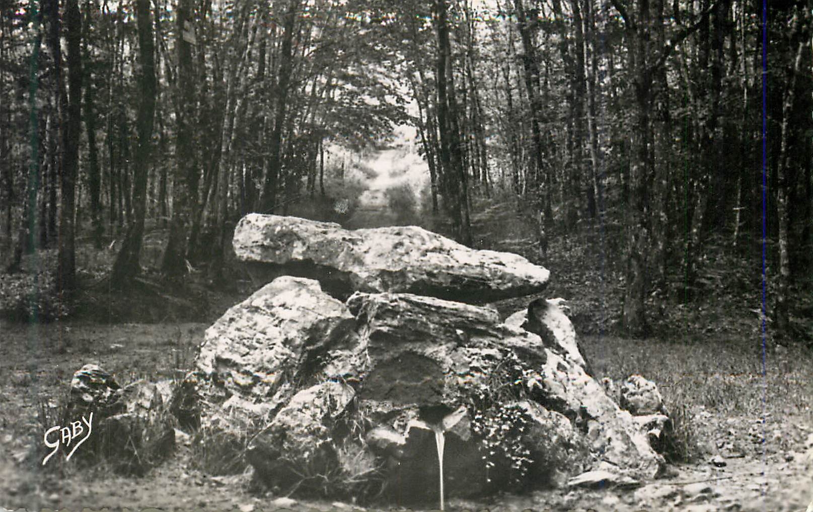 CPM 25 saint aubin du cormier (i et v) la fontaine minerale dans la foret des hautes seves pres du camp de la lande