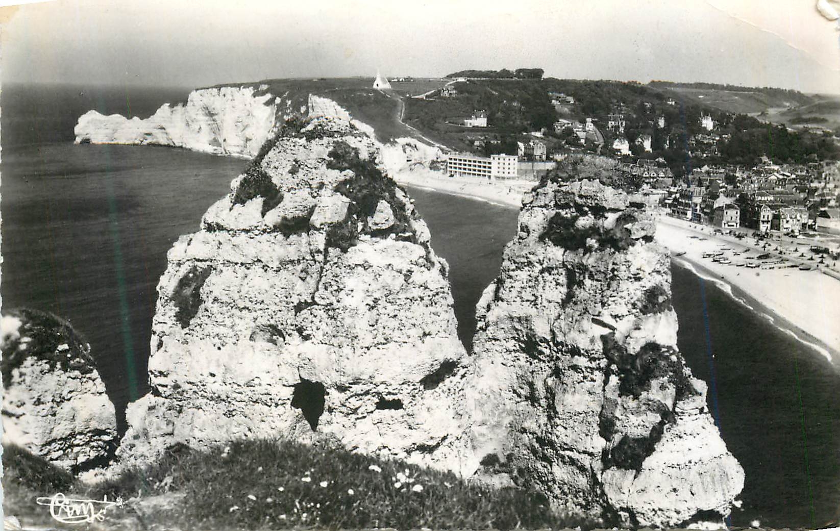 CPM Etretat (seine maritime) 55 vue generale prise de la falaise d aval