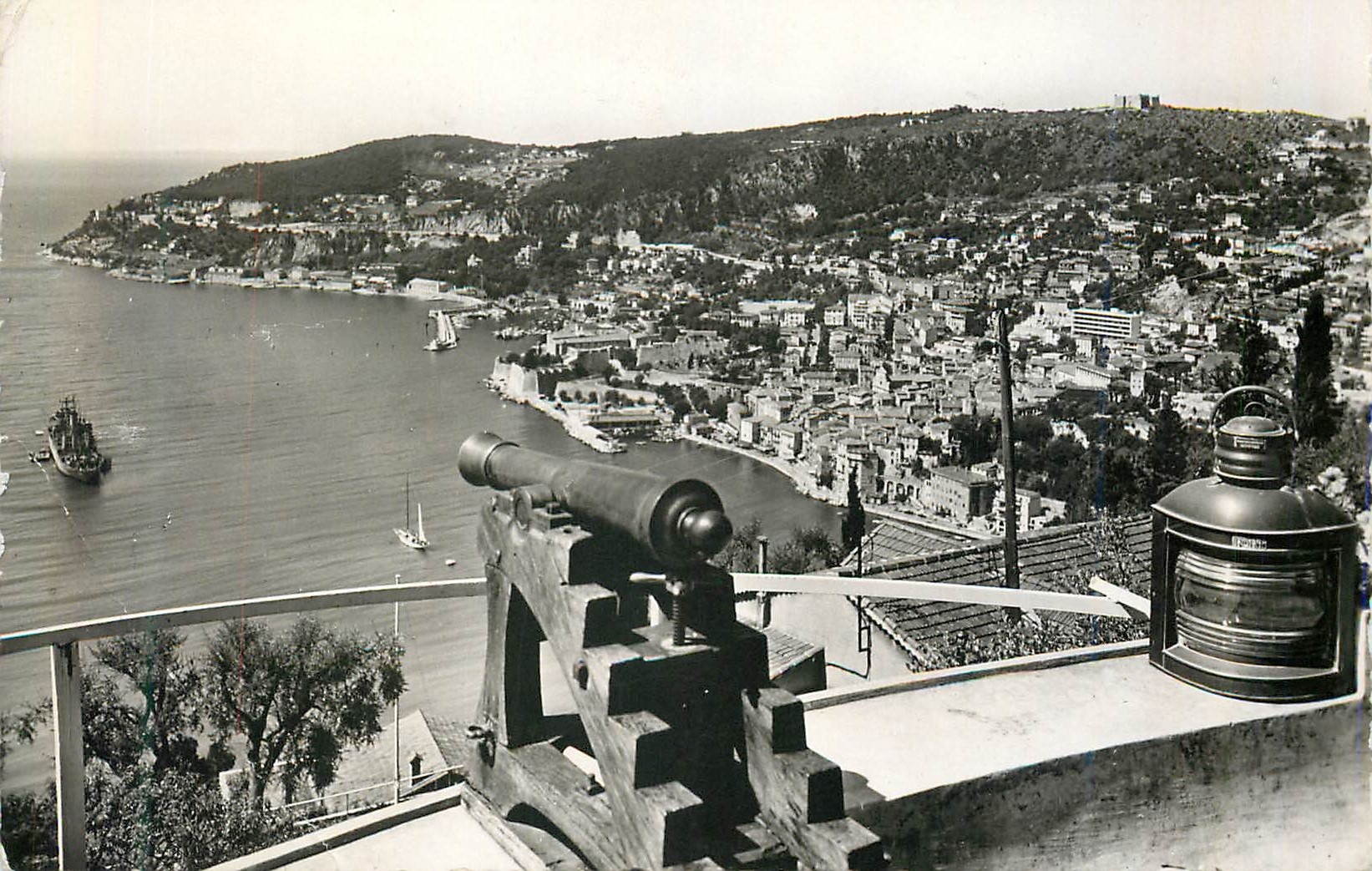 CPM La cote d azur x 32 villefranche sur mer point de vue sur la rade et la ville