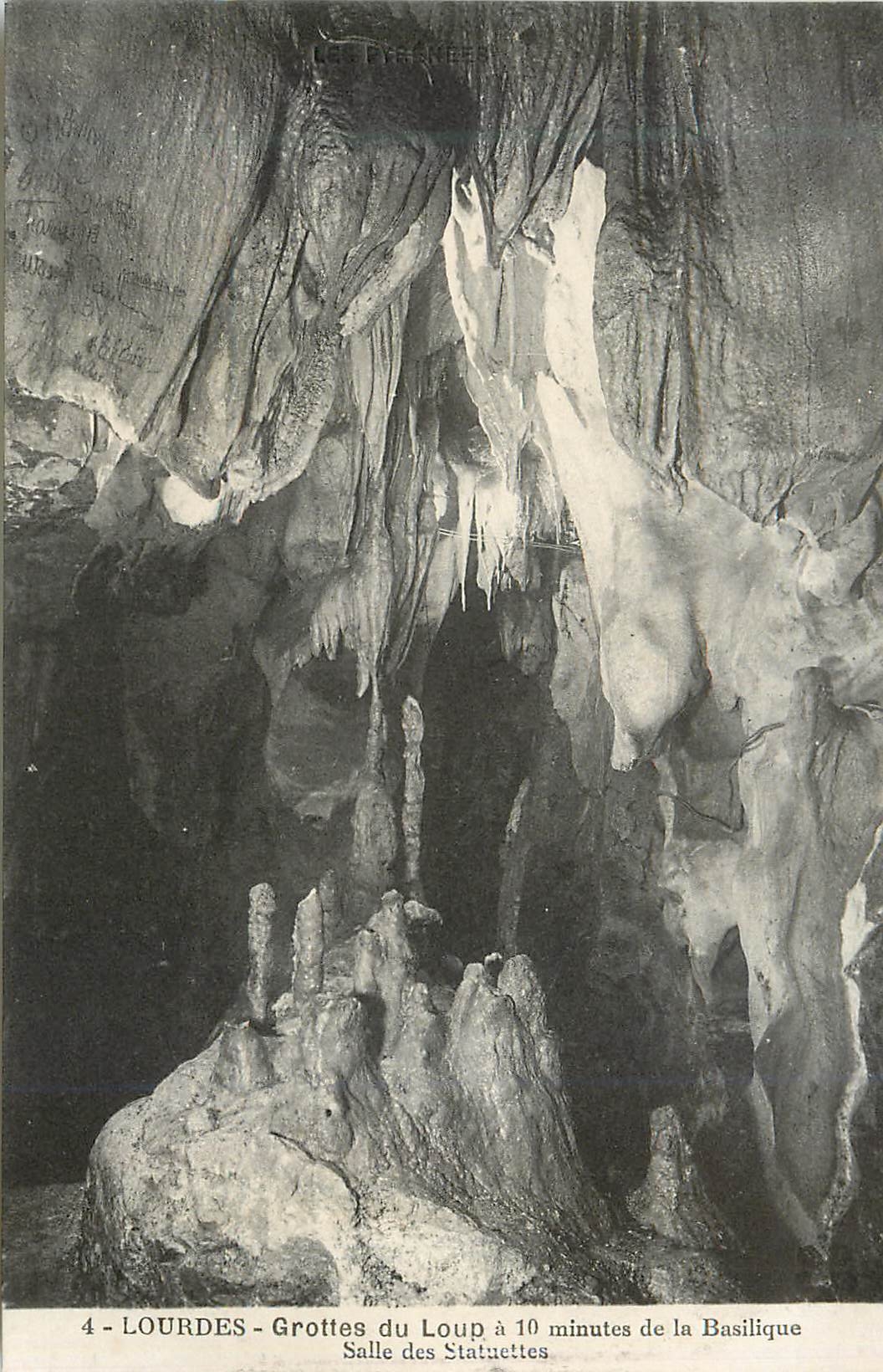 CPA 4 lourdes grottes du loup a 10 minutes de la basilique salle des statuettes