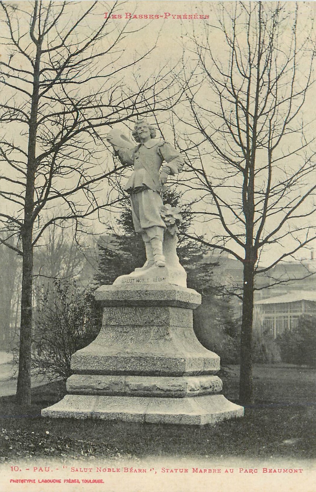 CPA 10 pau salut noble beann statue marbre au parc beaumont